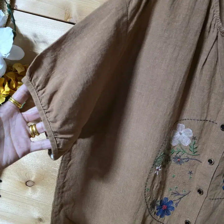 [BUNJANG] Embroidered Linen Shirt / 자수마셔츠