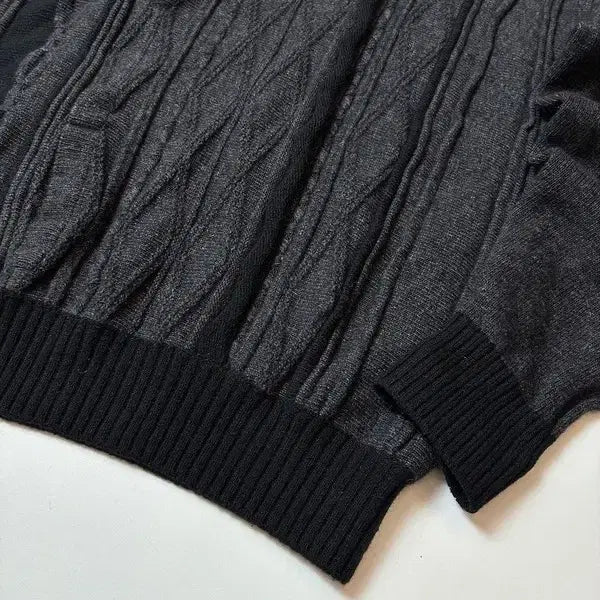 [BUNJANG] EASTLOGUE Asymmetrical Cable Knit Sweater / 이스트로그 EASTLOGUE 비대칭 케이블 니트 PN8802