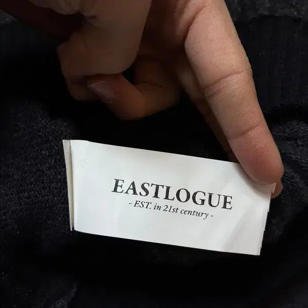 [BUNJANG] EASTLOGUE Asymmetrical Cable Knit Sweater / 이스트로그 EASTLOGUE 비대칭 케이블 니트 PN8802