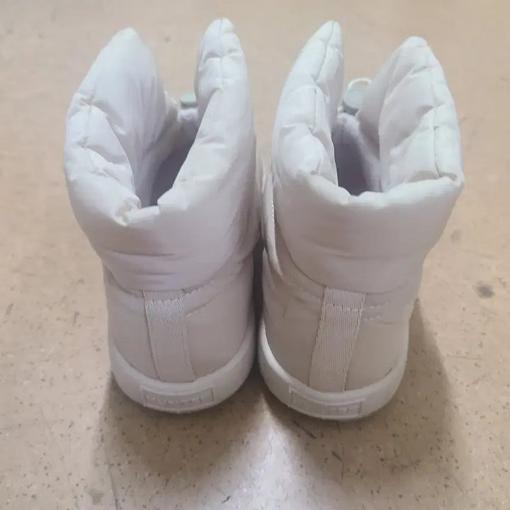 [SOLD OUT] 헌터 패딩 숏 패딩부츠 아이보리