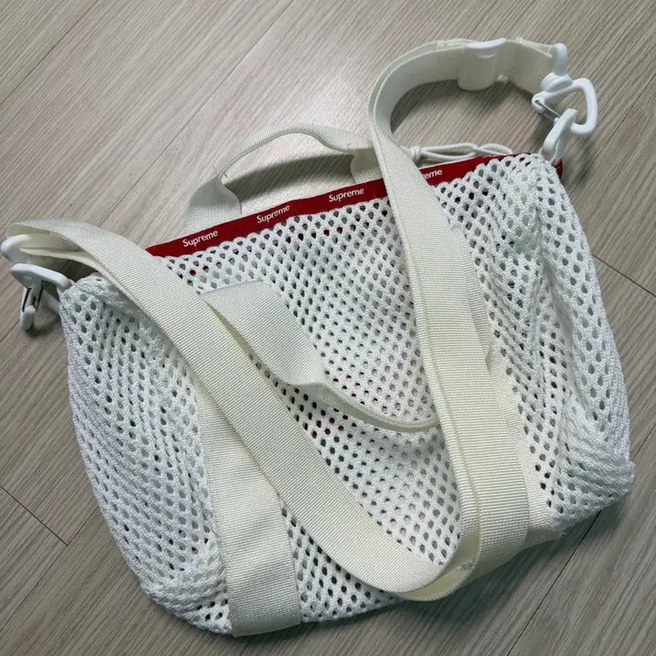 [BUNJANG] Supreme Mesh Mini Duffel Bag White / 슈프림 메쉬 미니 더플백 화이트 - 23SS