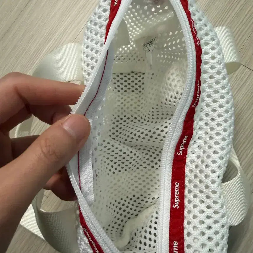 [BUNJANG] Supreme Mesh Mini Duffel Bag White / 슈프림 메쉬 미니 더플백 화이트 - 23SS