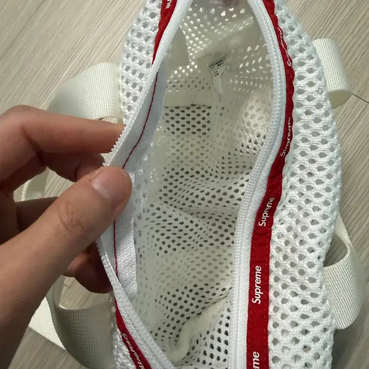 [BUNJANG] Supreme Mesh Mini Duffel Bag White / 슈프림 메쉬 미니 더플백 화이트 - 23SS