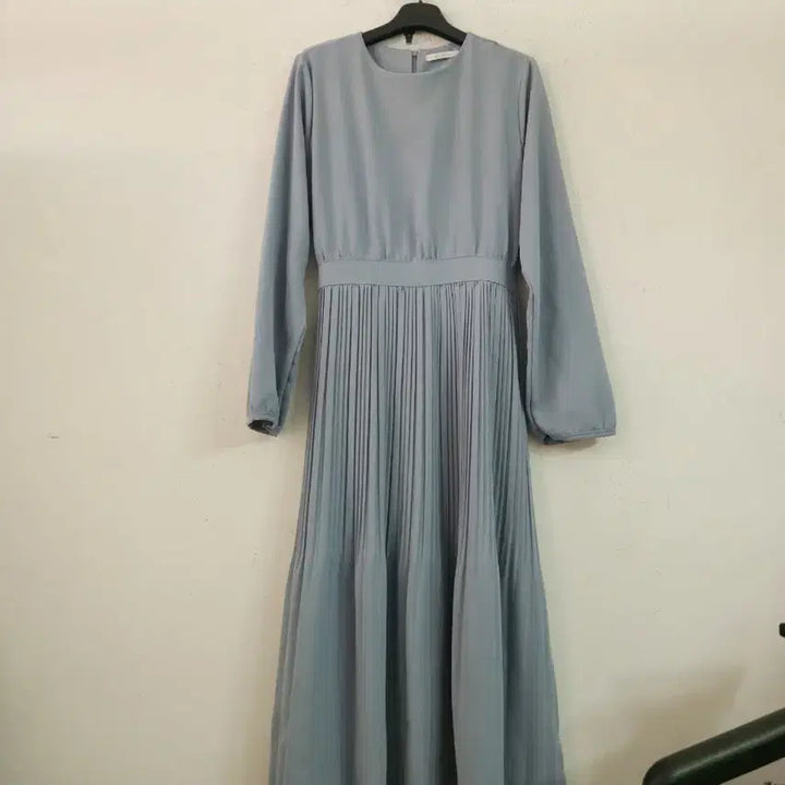 [SOLD OUT] 긴팔 플리츠 롱원피스 블루그레이