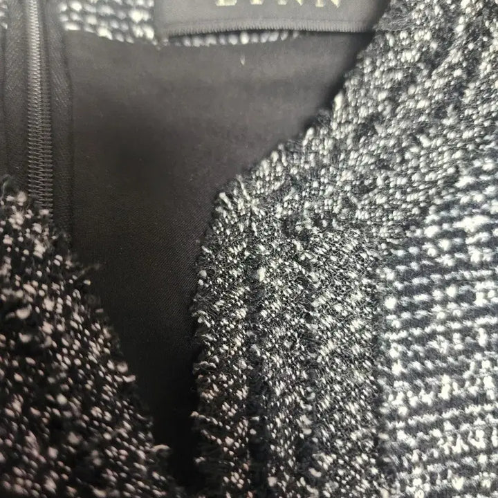 [BUNJANG] LYNN Tweed Dress with Pearl Button Detail / LYNN트위드 원피스 진주 버튼 장식