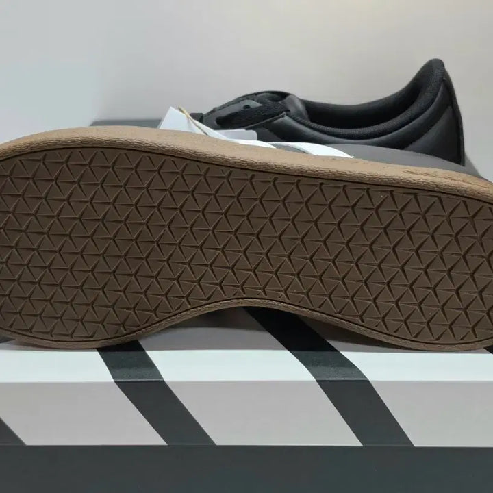 [BUNJANG] Adidas Sneakers 260 New / 아디다스운동화 블랙 260 새상품