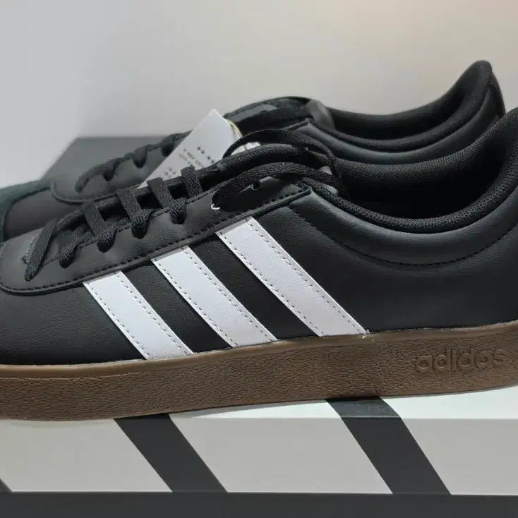 [BUNJANG] Adidas Sneakers 260 New / 아디다스운동화 블랙 260 새상품