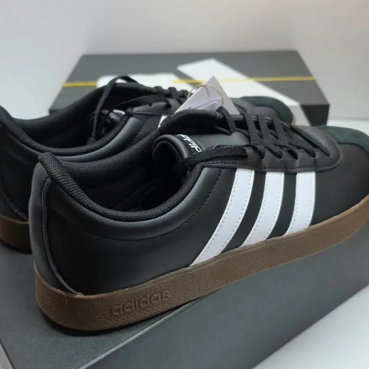 [BUNJANG] Adidas Sneakers 260 New / 아디다스운동화 블랙 260 새상품