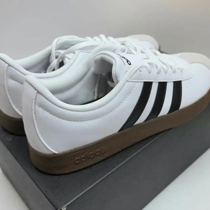 [BUNJANG] Adidas Sneakers 270 / 새상품 아디다스 운동화 270