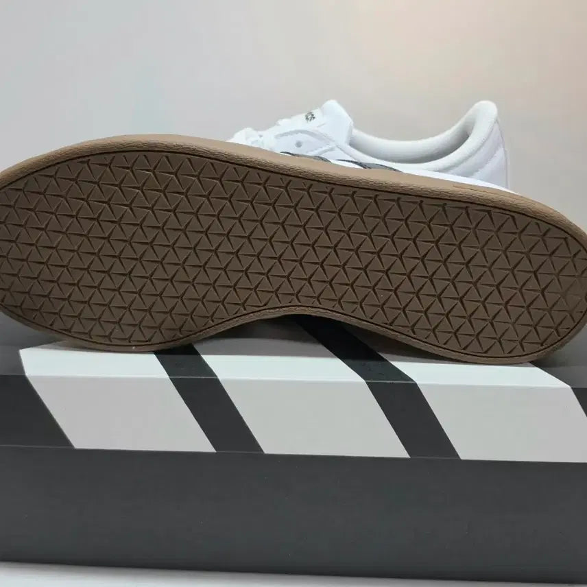 [BUNJANG] Adidas Sneakers 270 / 새상품 아디다스 운동화 270