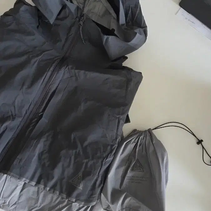 [BUNJANG] KOLON Hybrid Lightweight Waterproof Jacket Size 105 / 코오롱 하이브리드 경량 방수자켓 105사이즈