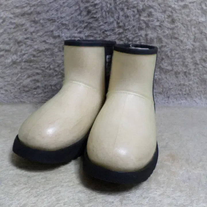 [BUNJANG] Furukguje UGG Clear UGG Boots Winter Shoes / 후루룩구제 250 어그 클리어 어그 부츠 양털 방한화 중고 신발