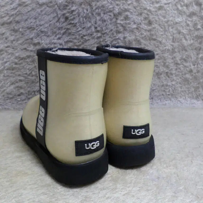 [BUNJANG] Furukguje UGG Clear UGG Boots Winter Shoes / 후루룩구제 250 어그 클리어 어그 부츠 양털 방한화 중고 신발