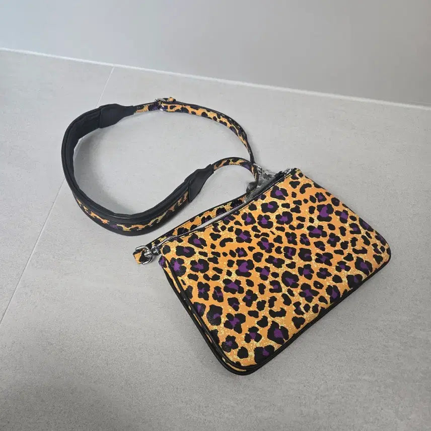 [BUNJANG] Vivienne Westwood Leopard Shoulder Bag / 새상품 비비안웨스트우드 레오파드 숄더백  크로스