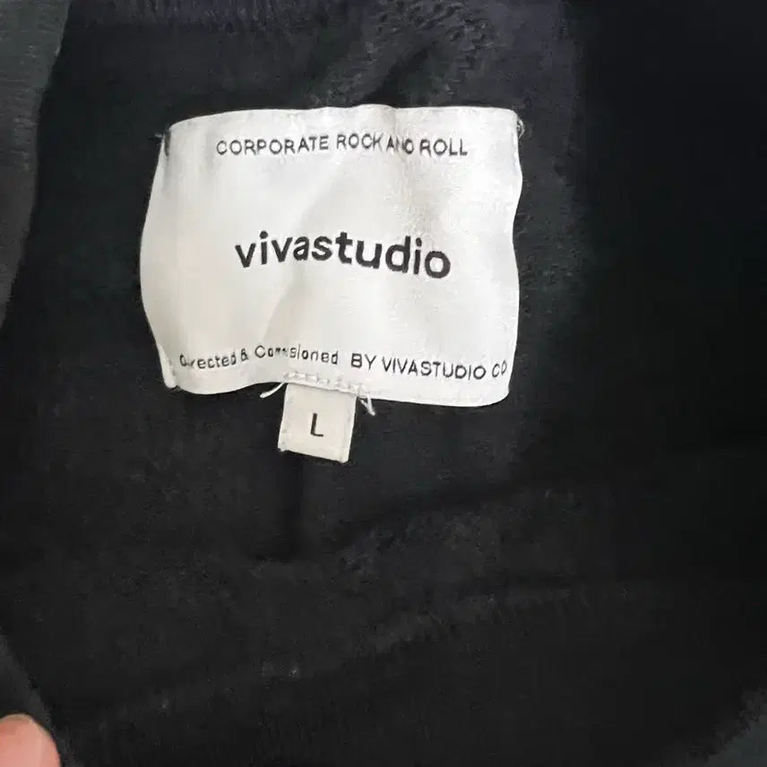 [BUNJANG] VIVASTUDIO Black Sweatshirt / 비바스튜디오 블랙 맨투맨