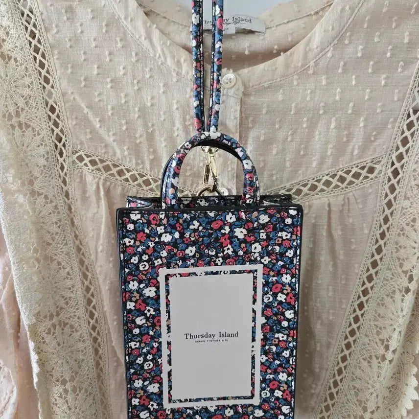 [BUNJANG] Thursday Island Floral Mini Crossbody Bag / 써스데이아일랜드 꽃무늬 미니백