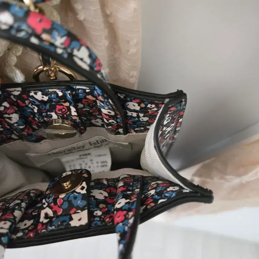 [BUNJANG] Thursday Island Floral Mini Crossbody Bag / 써스데이아일랜드 꽃무늬 미니백