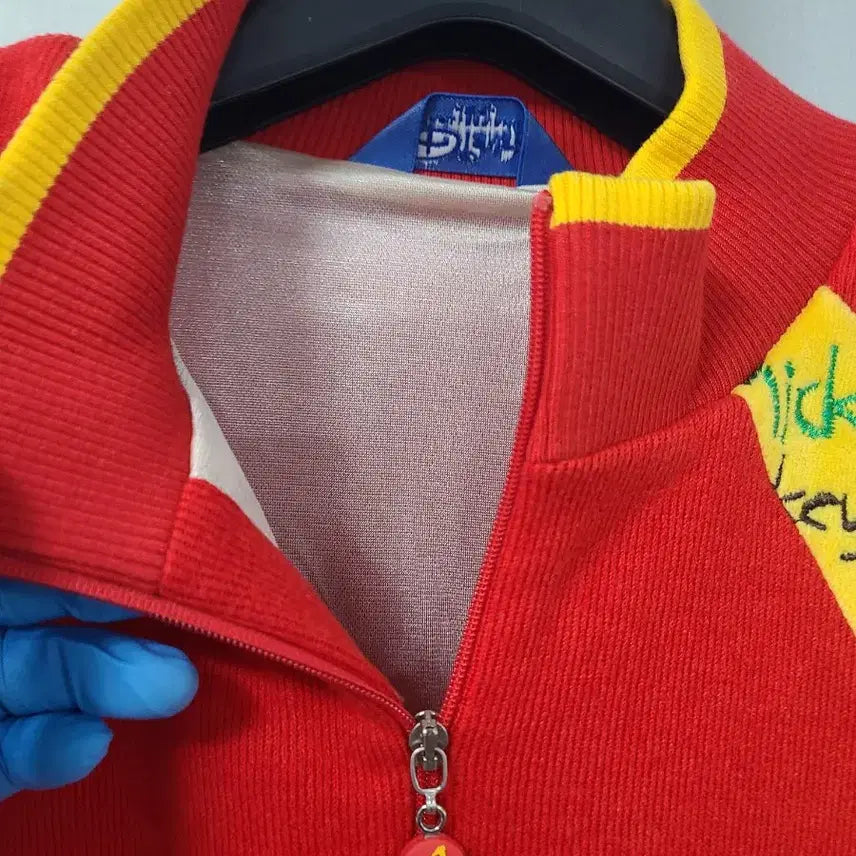 [BUNJANG] Mickey Mouse Red Half-Zip Knit Top / 미키마우스 레드 반집업 니트 상의 95