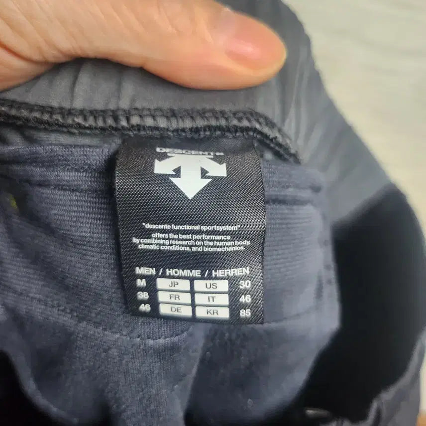 [BUNJANG] Descente Training Pants (Size L) / 데쌍트 트레이닝하의 (L/85)