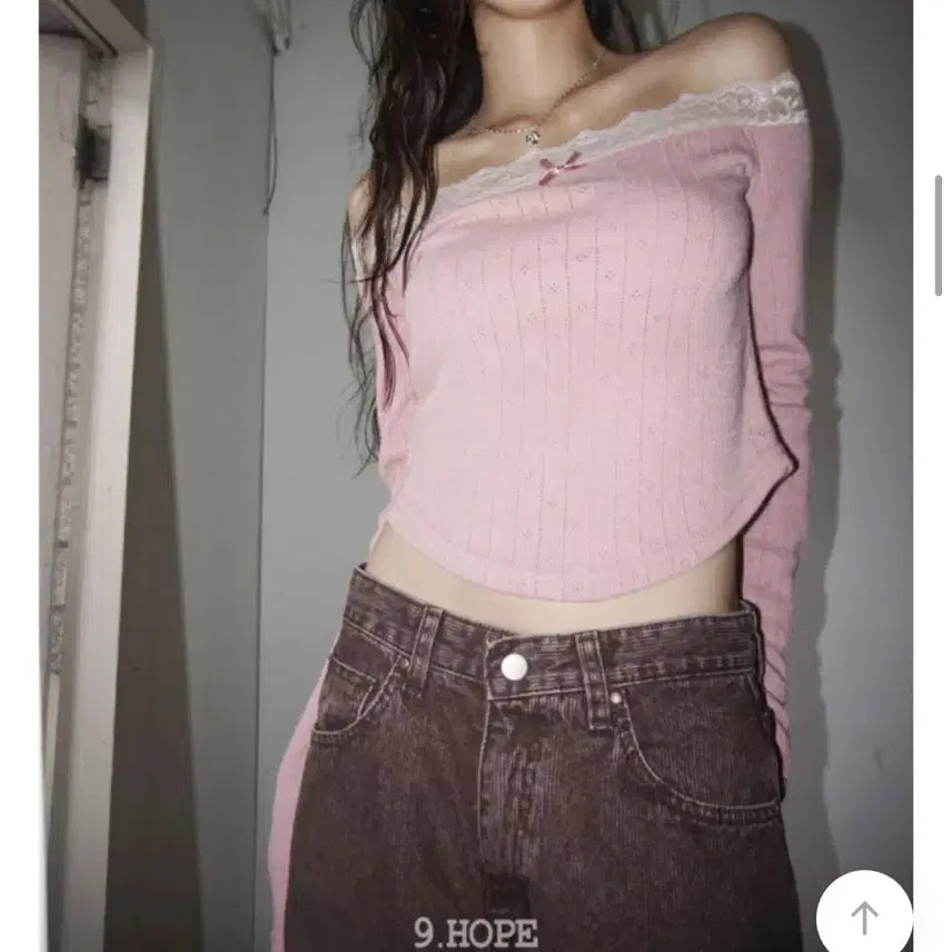[BUNJANG] Kim Ahop Pink Off-Shoulder Lace Top / 김아홉 핑크 오프숄더 레이스티