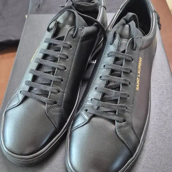 [SOLD OUT] 남성 생로랑 앤디스니커즈 42.5 블랙 새상품 무배