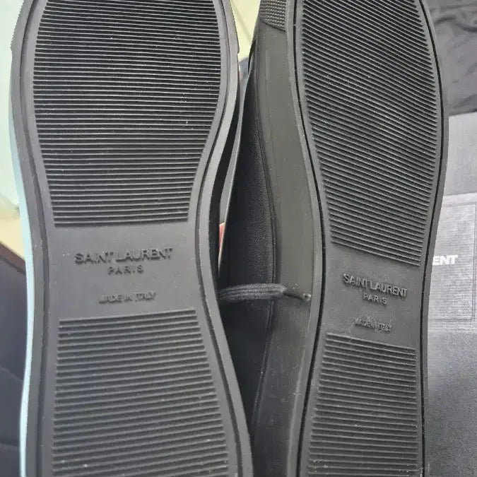 [SOLD OUT] 남성 생로랑 앤디스니커즈 42.5 블랙 새상품 무배