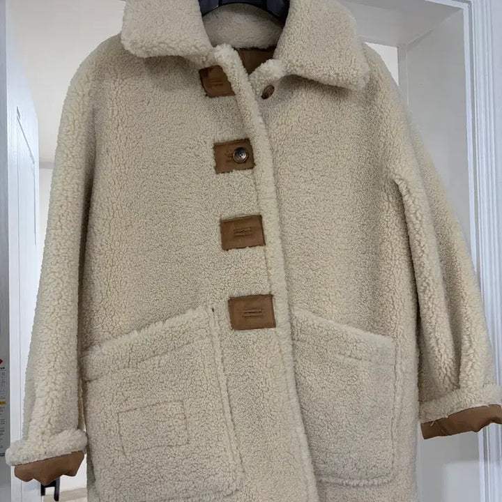 [BUNJANG] Dunst Unisex Reversible Shearling Jacket / 던스트 유니섹스 리버서블 시어링 자켓(무스탕)