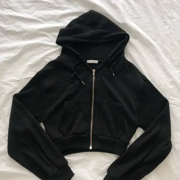 [BUNJANG] Generic Black Crop Hooded Zip-up / 여성 크롭 후드집업(블랙,택배비포함)