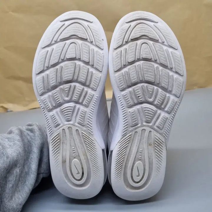 [BUNJANG] Nike Air Max Axis Sneakers (220) / 나이키 에어맥스 엑시스 운동화220