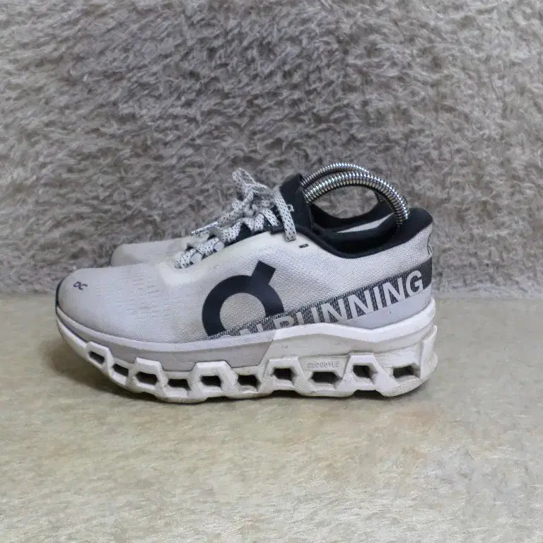 [BUNJANG] Fururuk Vintage 230 On-Running Cloud Running Shoes / 후루룩구제 230 온러닝 클라우드 런닝화 운동화 중고 신발