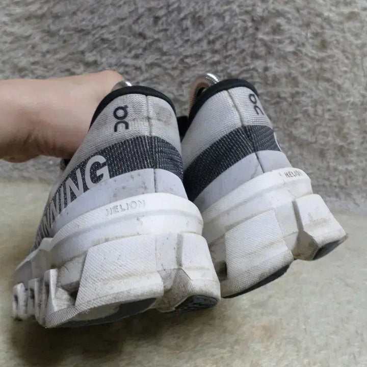 [BUNJANG] Fururuk Vintage 230 On-Running Cloud Running Shoes / 후루룩구제 230 온러닝 클라우드 런닝화 운동화 중고 신발