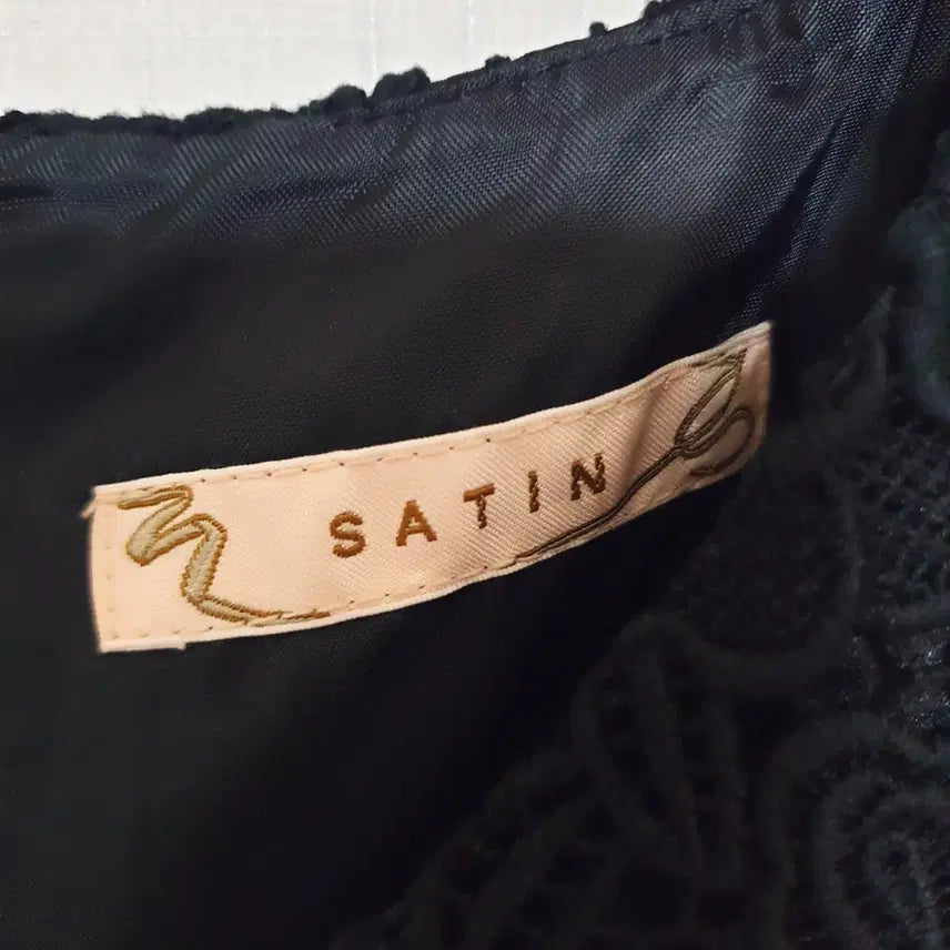 [BUNJANG] Satin Lace Layered Midi Dress - Black / 샤틴 레이스 레이어드 미디원피스 66 블랙
