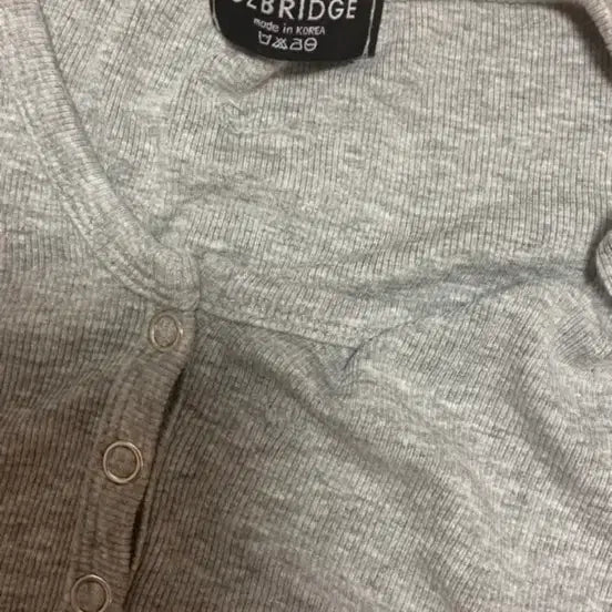 [BUNJANG] U-Neck Ribbed Top / (새상품)꾸안꾸 단추 포인트 U넥 골지 상의 FREE