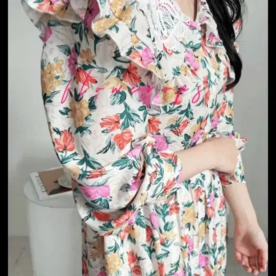[SOLD OUT] 새상품) 고퀄 플라워 레이스 카라 롱원피스(프리사이즈)