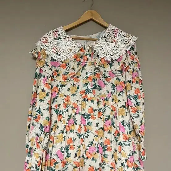 [SOLD OUT] 새상품) 고퀄 플라워 레이스 카라 롱원피스(프리사이즈)
