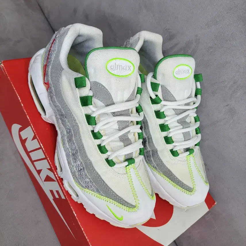[SOLD OUT] 나이키 에어맥스 95 운동화 (240)