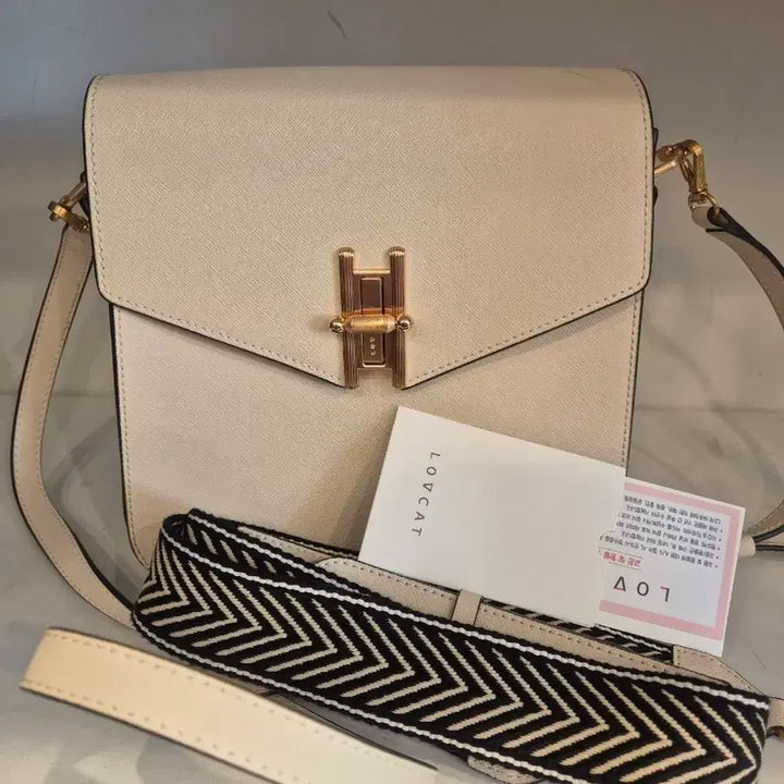 [BUNJANG] Lovecat Leather Shoulder Bag / 러브캣