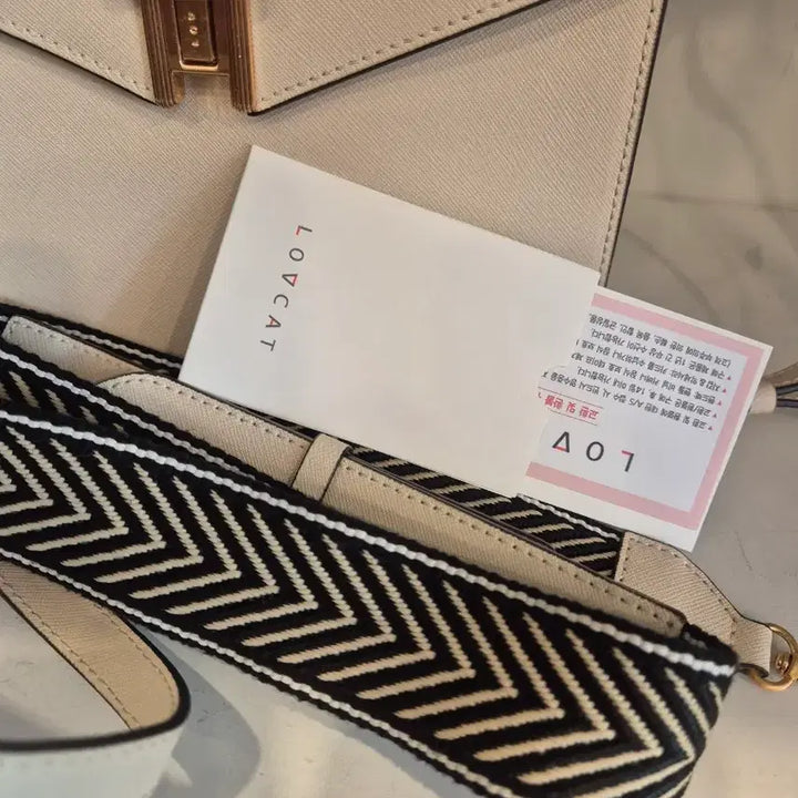 [BUNJANG] Lovecat Leather Shoulder Bag / 러브캣