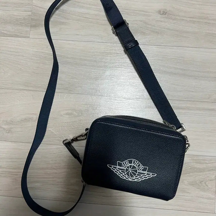[BUNJANG] Dior Air Jordan Messenger Bag (Navy) / 에어 디올 메신저백 네이비 컬러