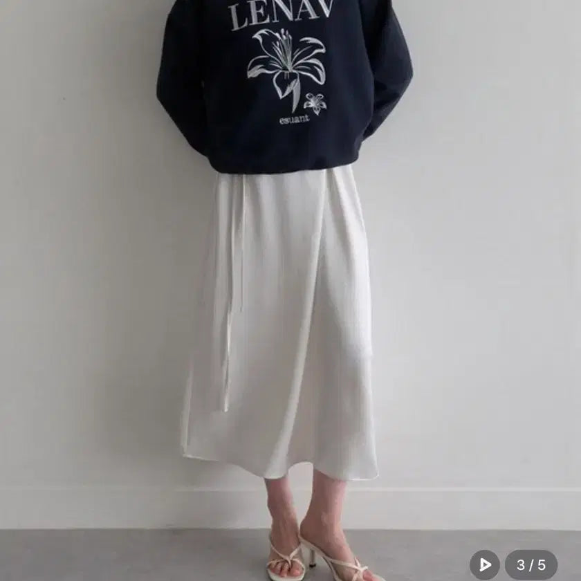 [BUNJANG] LENAV Flower Embroidered Navy Men&