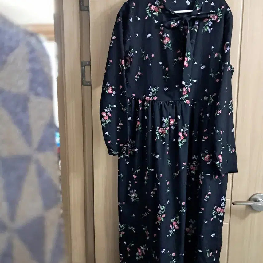[BUNJANG] Black Floral Long Dress / 검정색 꽃무늬 롱 원피스