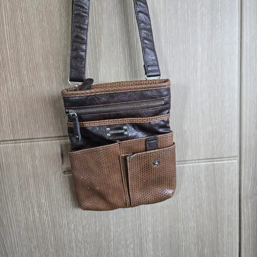 [SOLD OUT] Buckaroo 버커루 브라운 가죽 미니 크로스백