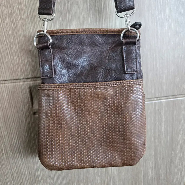 [SOLD OUT] Buckaroo 버커루 브라운 가죽 미니 크로스백