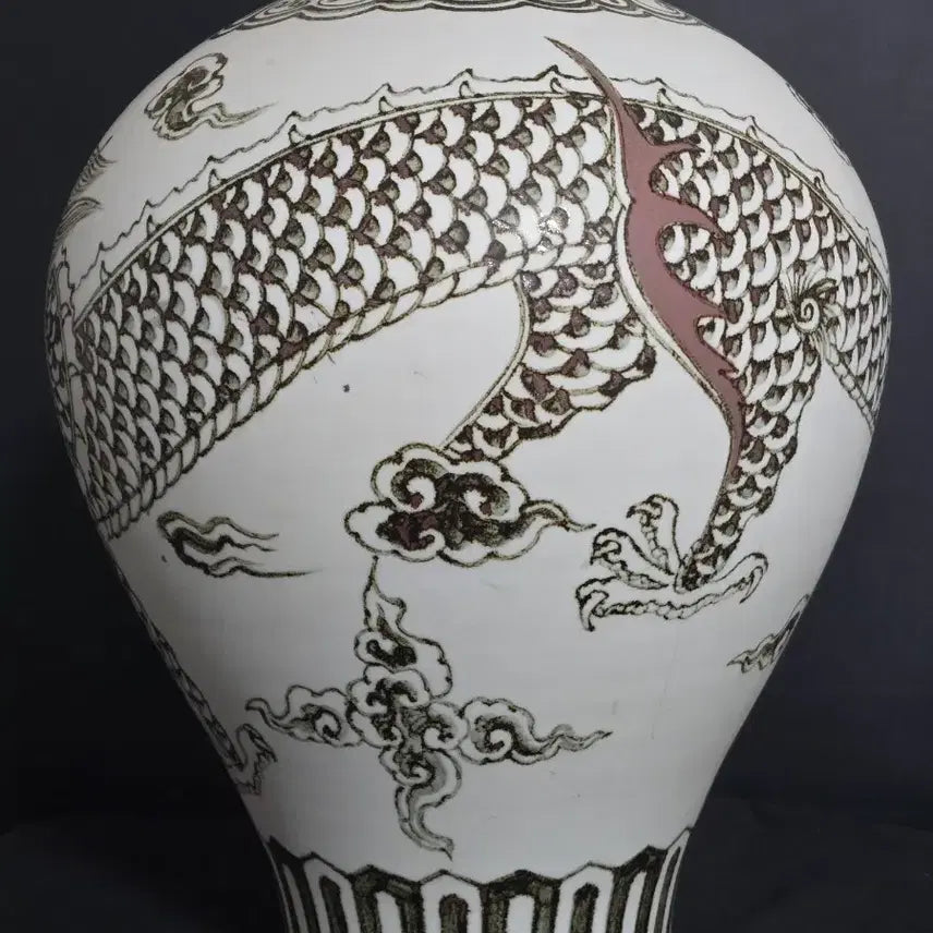 [BUNJANG] Cho Doo-eon White Porcelain Iron-Painted Cloud Dragon Vase / 백자 철화운용문호