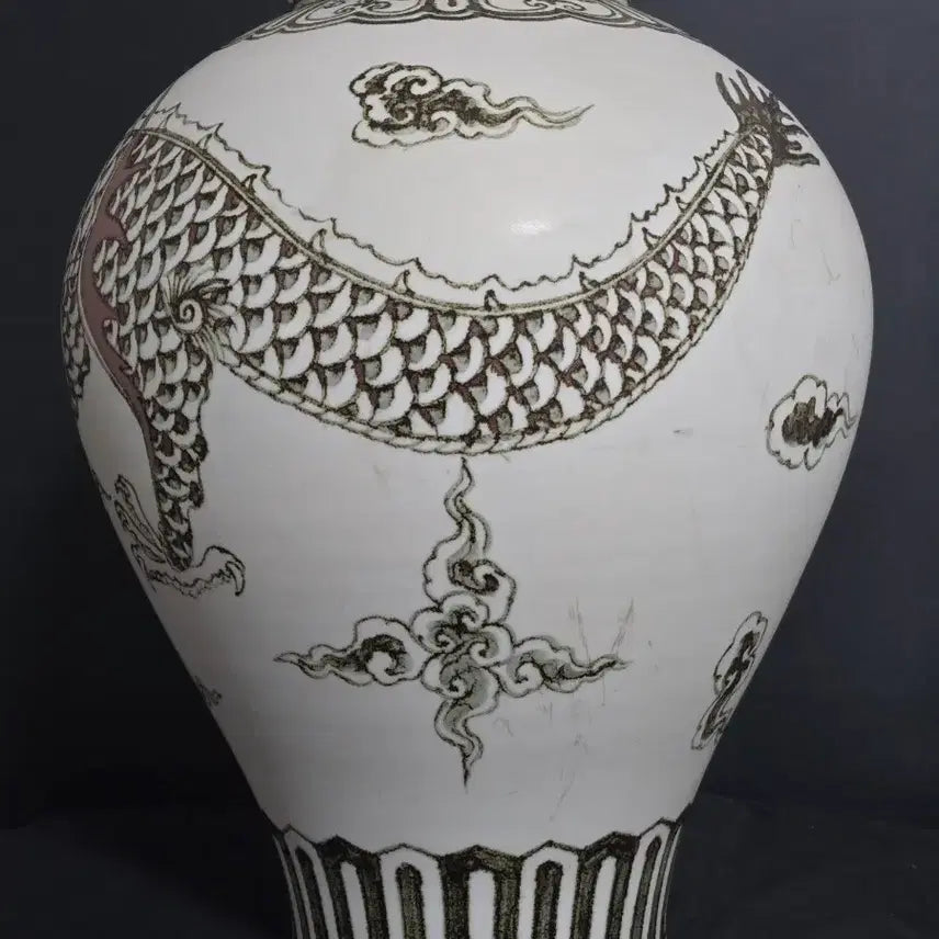 [BUNJANG] Cho Doo-eon White Porcelain Iron-Painted Cloud Dragon Vase / 백자 철화운용문호