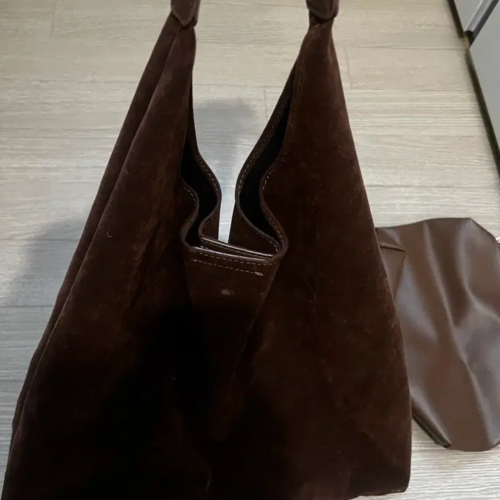 [BUNJANG] Suede Hobo Bag / 스웨이드 호보백 (미착용 제품)