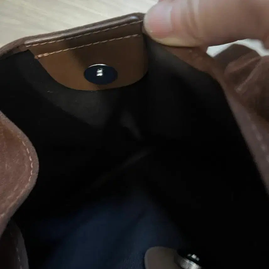 [BUNJANG] Suede Hobo Bag / 스웨이드 호보백 (미착용 제품)