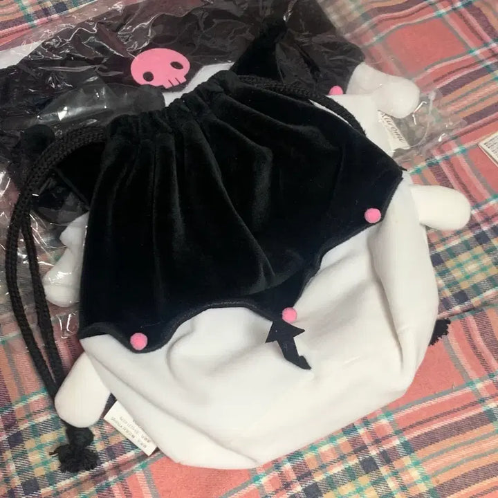 [BUNJANG] Kuromi Drawstring Pouch / (정품, 미개봉)쿠로미 복조리 파우치 팝니다!