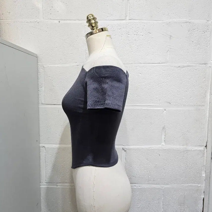 [BUNJANG] Off-Shoulder Crop Top - Charcoal / 한쪽어깨 오프숄더 크롭 무지 반팔- 차콜