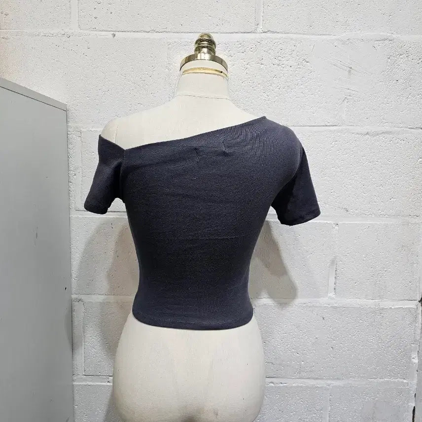 [BUNJANG] Off-Shoulder Crop Top - Charcoal / 한쪽어깨 오프숄더 크롭 무지 반팔- 차콜